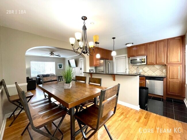 Primary Photo - 1107 W 45th St