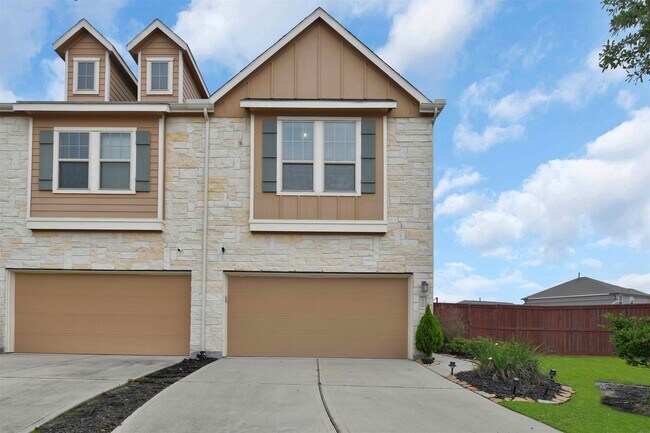Building Photo - 25326 Fallen Acorn Ct