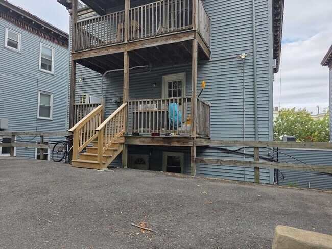 Building Photo - 574 Washington St