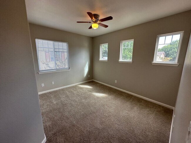 Building Photo - Beautiful 4  bedroom, 2.5 bath home in Garin Ranch