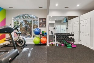 Building Photo - Tower Place