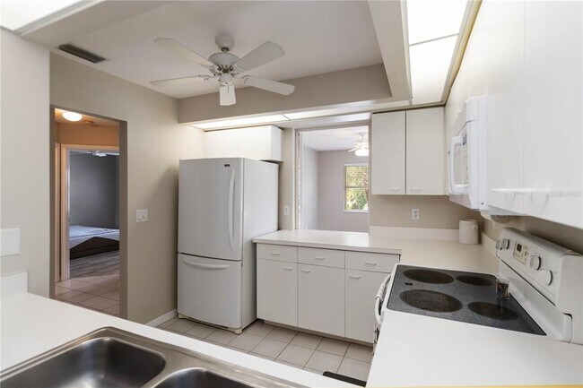 Building Photo - 880 Bird Bay Dr W