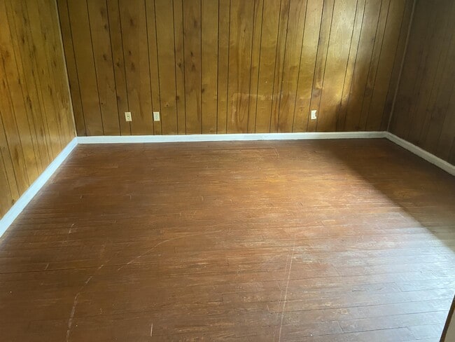 Building Photo - 404 E Brookwood Dr