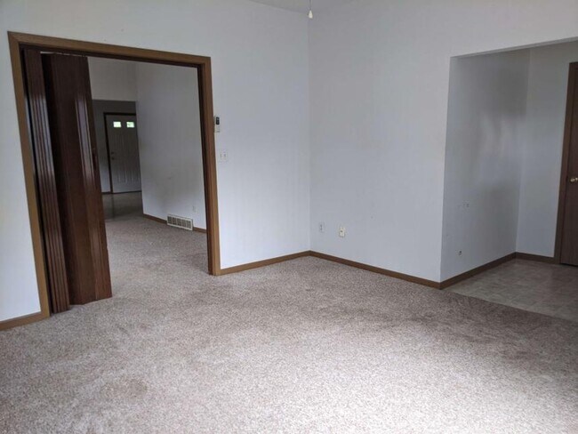 Building Photo - 912/914 E Jefferson St