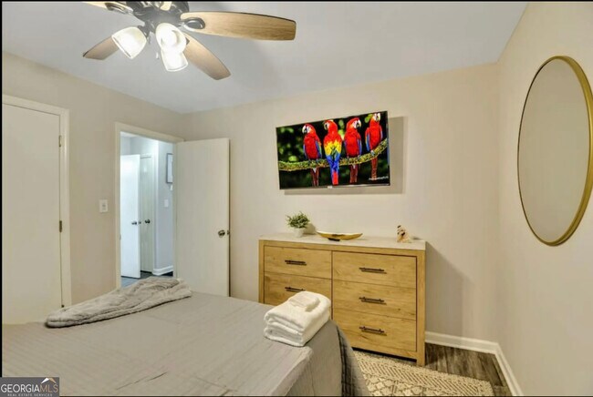 Building Photo - 50 Oak St