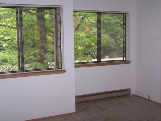 Building Photo - 2 Bed / 2 Bath Downtown Bellevue condo $3,095/month