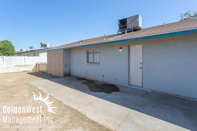 Building Photo - 3Bdm 2Ba Glendale Home with Private Backyard and Covered Carport