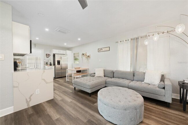 Building Photo - 6045 Sage Dr