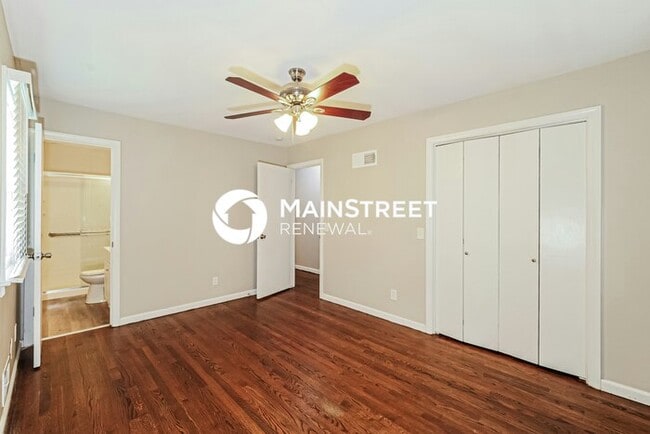 Building Photo - 3 Bedroom Pet-Friendly Home in INDEPENDENCE, MO with Main Street Renewal
