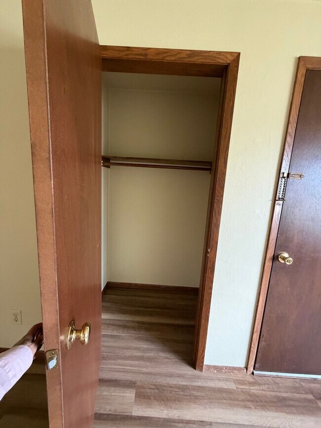 Building Photo - Midpark Duplex