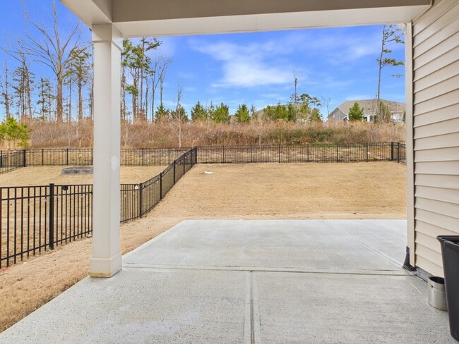 Building Photo - 3941 Woodland View Dr