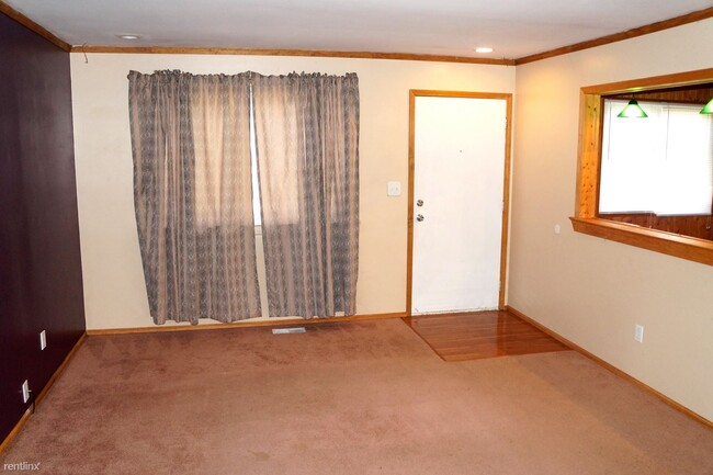 Building Photo - 3 br, 1 bath House - 18728 Centralia