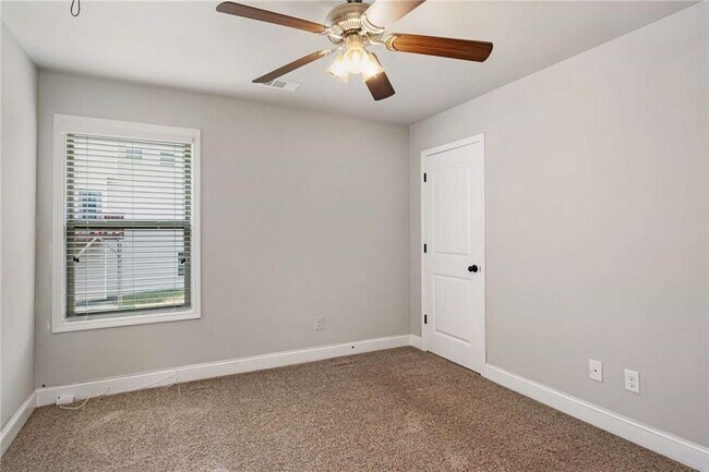 Building Photo - 829 Overlook Path Ln