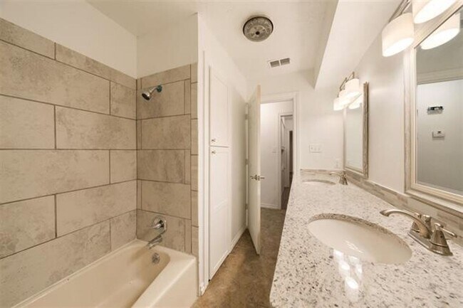 Building Photo - Lovely Eastside Home