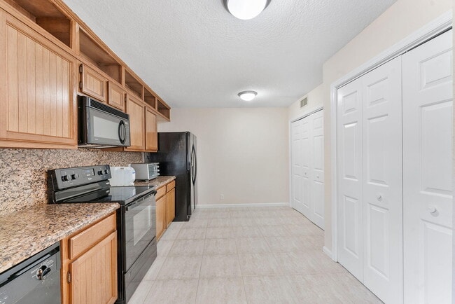 Building Photo - 2704 Vision Dr