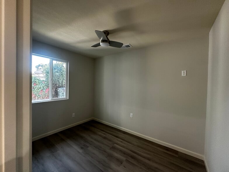 Building Photo - 1720 S Maple St