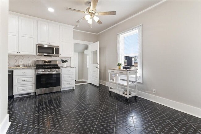 Building Photo - Impeccably remodeled short-term rental.