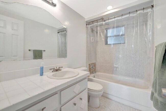 Building Photo - 3181 S Ocean Dr