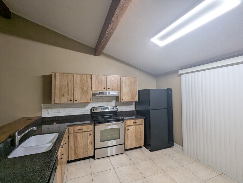 Building Photo - 2809 Cedaridge Dr