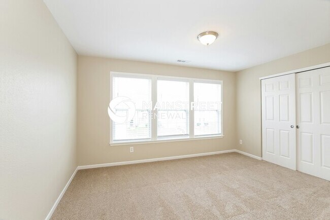 Building Photo - 4 Bedroom Pet-Friendly Home in Charlotte, NC with Main Street Renewal