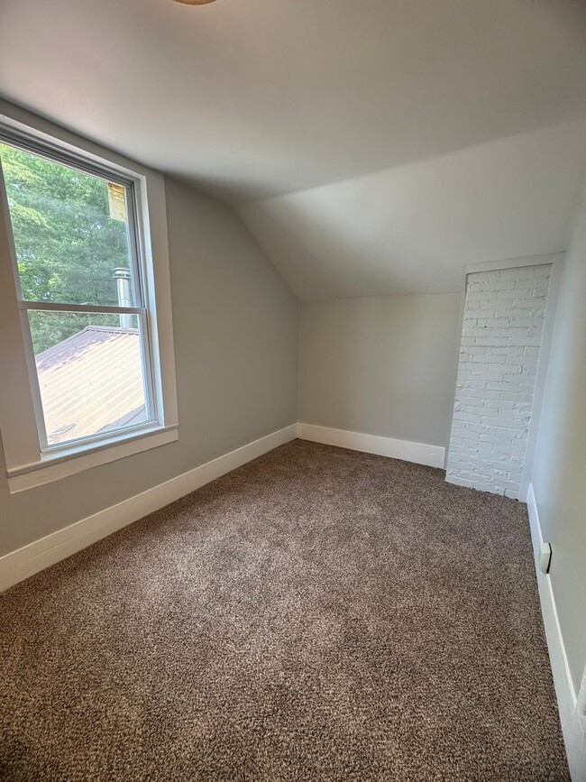 Building Photo - Village of W Carthage 4 Bedroom / 1.5 Bath...
