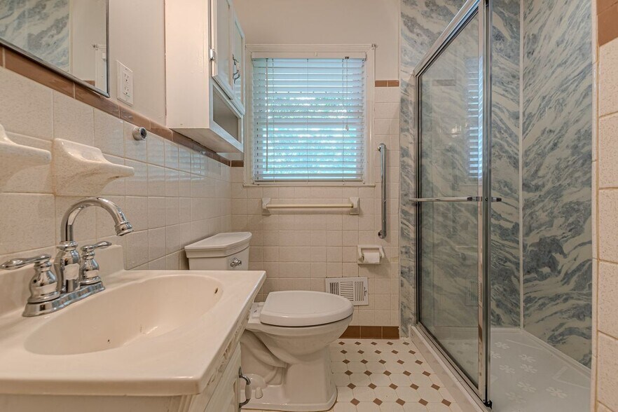 Building Photo - 3920 Cliftondale Pl