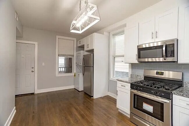 Building Photo - 2657 N Ridgeway Ave