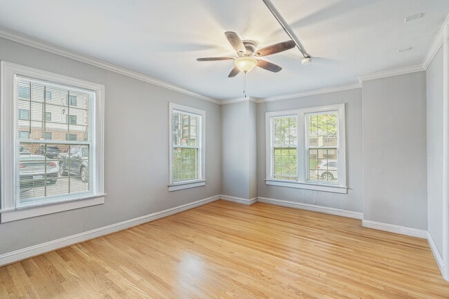 Building Photo - 1606 Laurel Ave