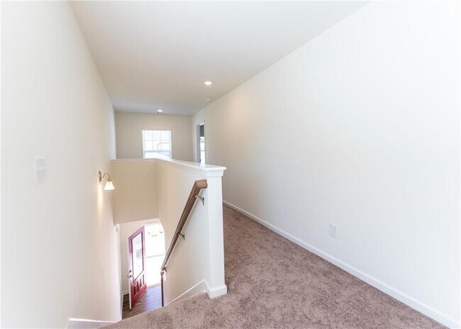Building Photo - 31 Briarwood Dr E
