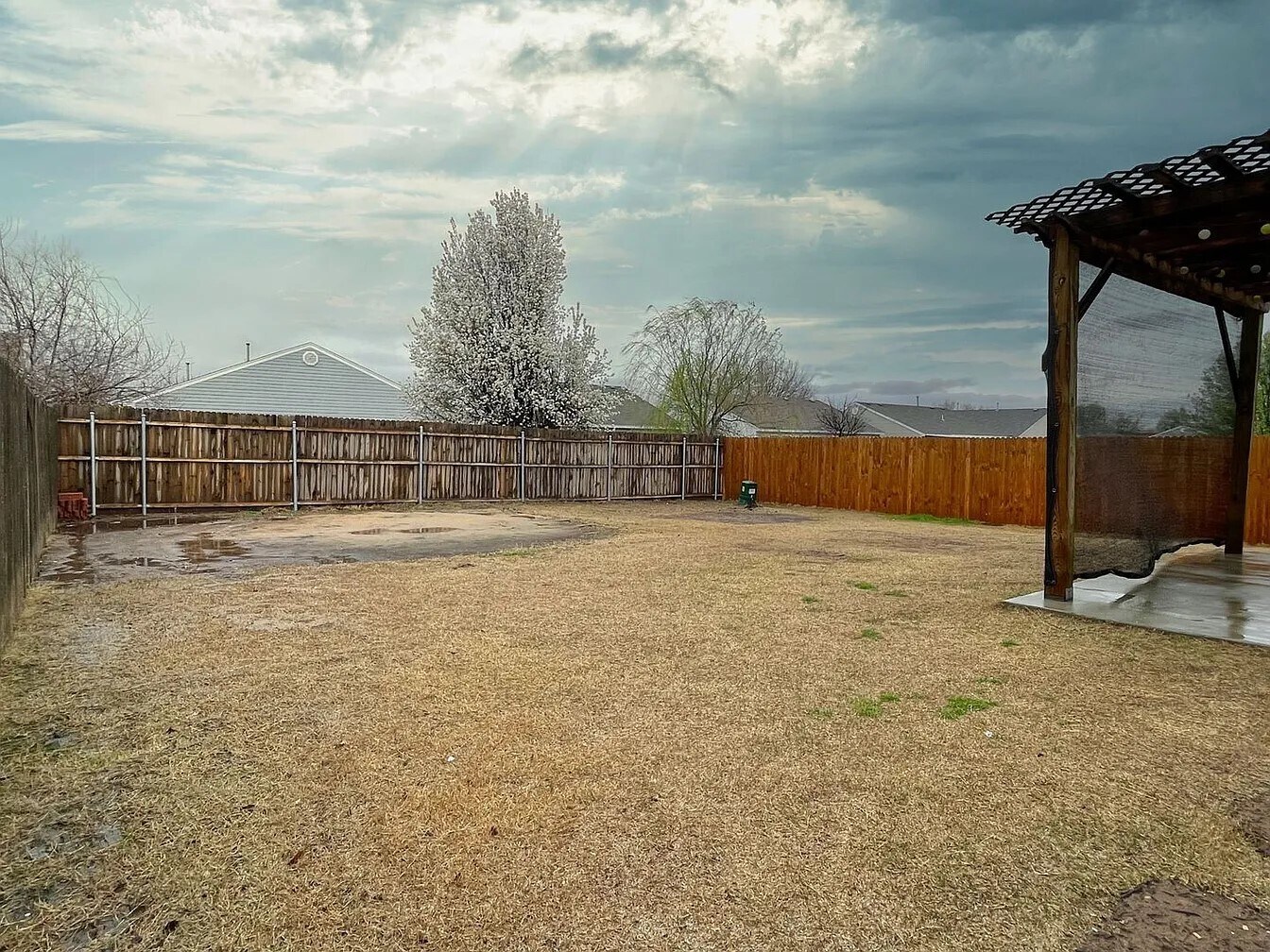 Building Photo - 15601 Acacia Rd