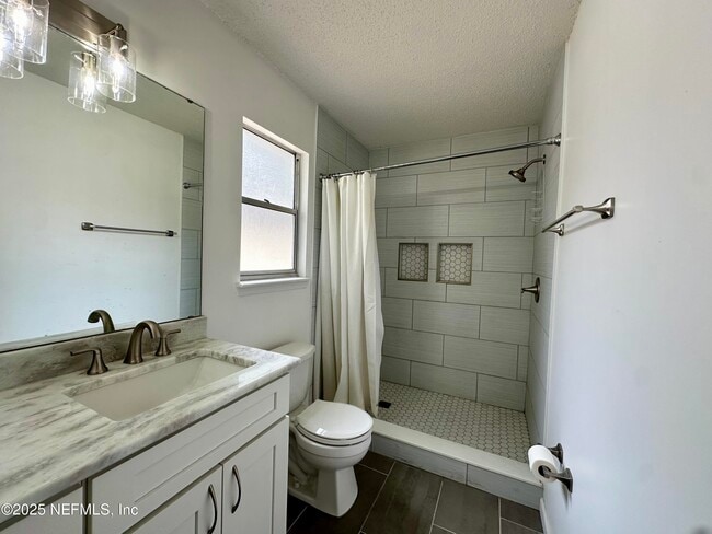 Building Photo - 8828 Townsquare Dr S