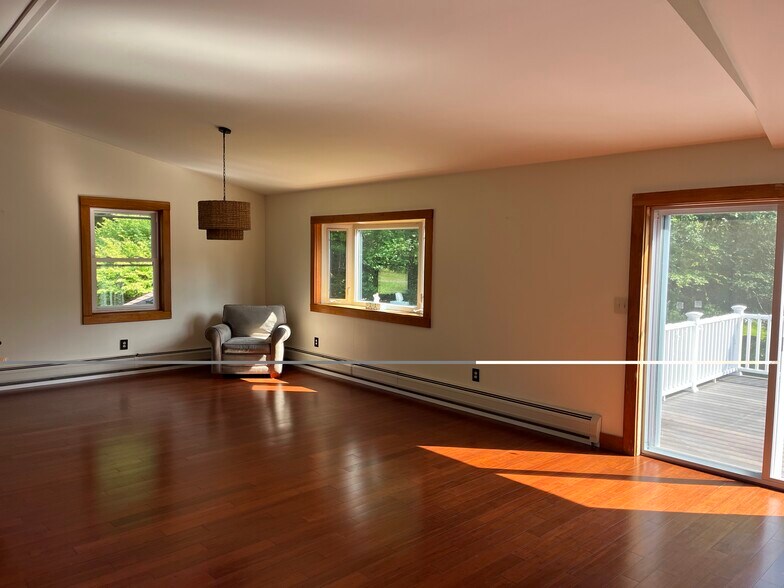 Building Photo - 6 Whitney Way