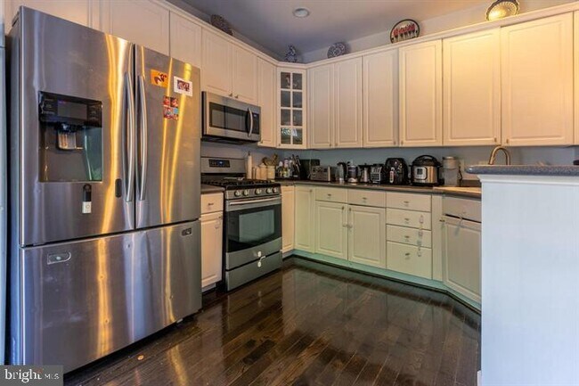 Building Photo - 2519 Gadsby Pl
