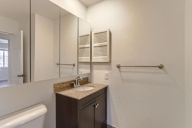 Building Photo - Charming 2-Bed, 1.5-Bath Home in Denver | Updated & Move-In Ready