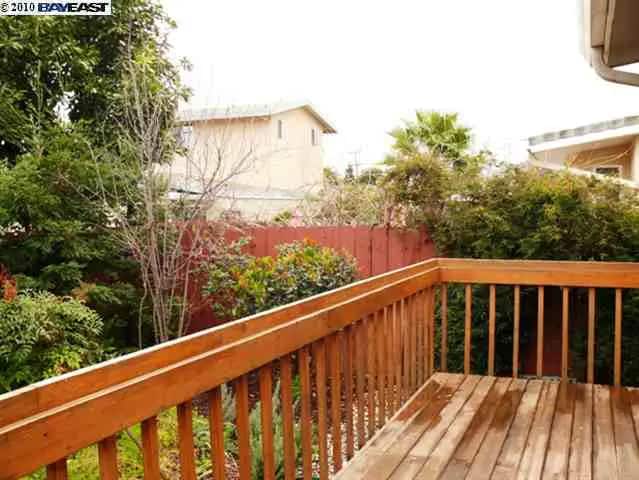 Building Photo - 5134 Elmwood Ave