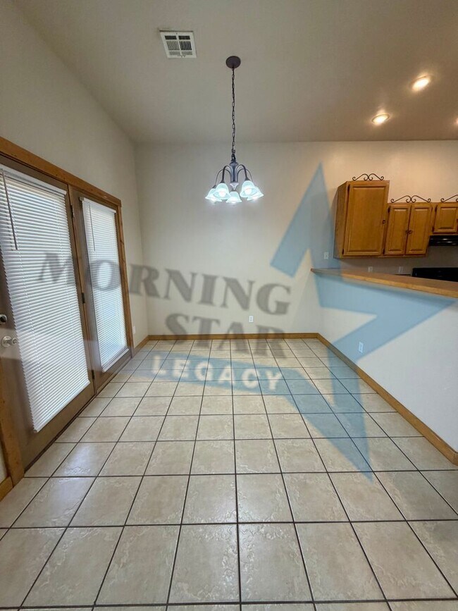 Building Photo - 3008 Escenico Ct