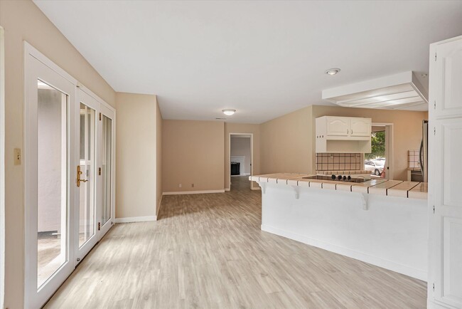 Building Photo - Awesome Quiet Cul-de-sac in Menlo Park