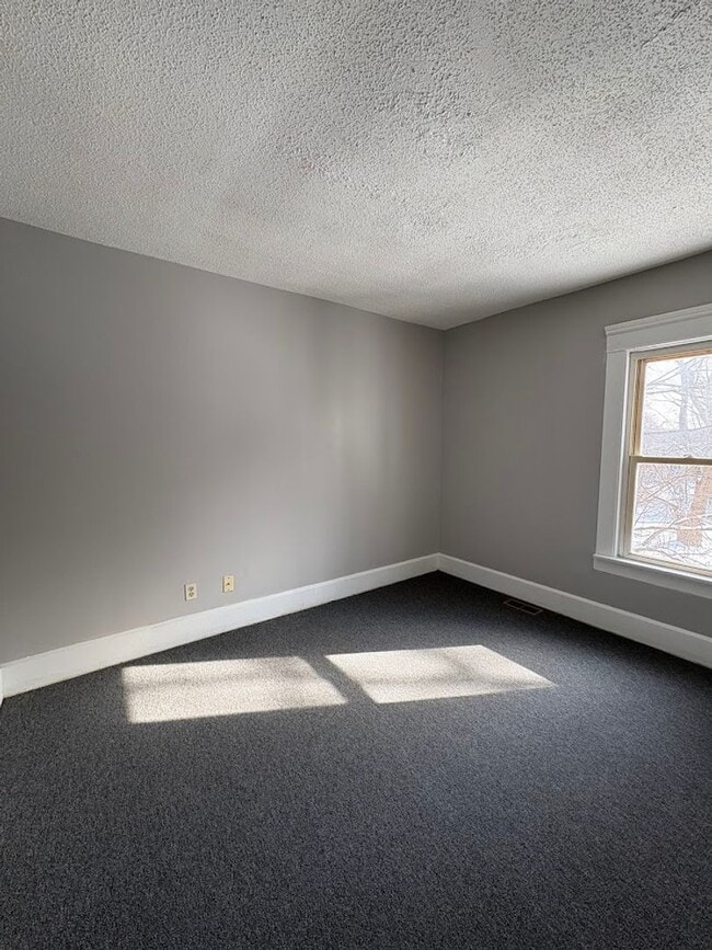 Building Photo - 729 Mallison Ave