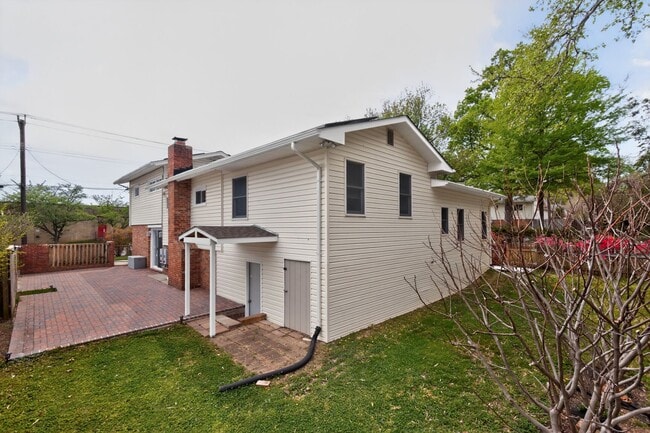 Building Photo - 2000 McAuliffe Dr