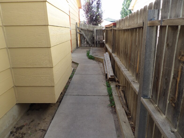 Building Photo - 4979 Butterfield Dr