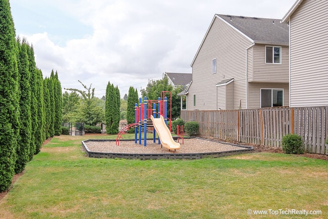 Building Photo - 6554 NE Forest Ln