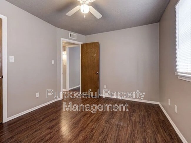 Building Photo - 516 N Ponca Ave