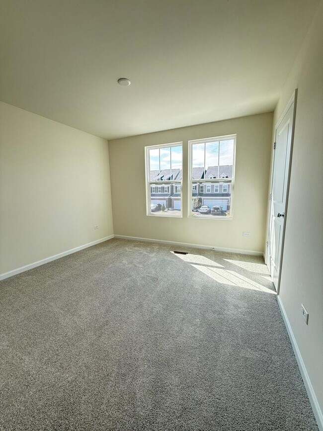 Building Photo - 660 Switchgrass Wy