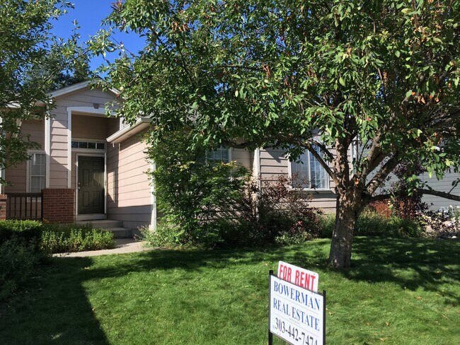 Building Photo - Modern Waneka Lake 4 Bedroom, 3 Bath Prett...
