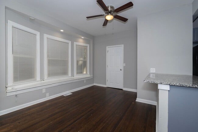 Building Photo - Beautiful 4 Bedroom 2 Bathroom Home in Kansas City!