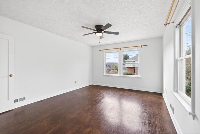 Building Photo - Vintage 3-bdrm/1-bdrm Alameda charmer—Many updates, large yard w/deck & raised beds