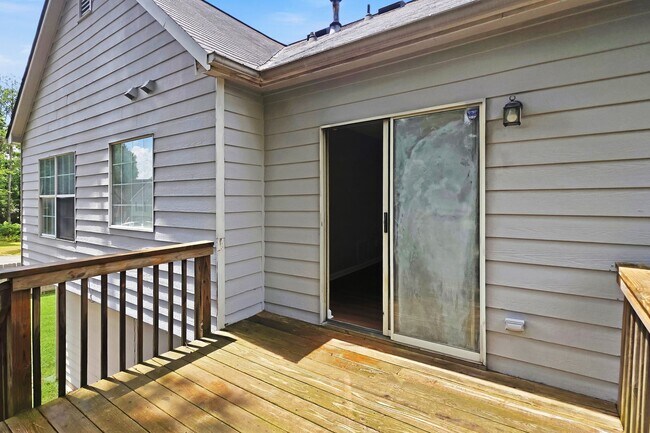 Building Photo - Spacious 4BR Home with Private In-Law Suite in Powder Springs