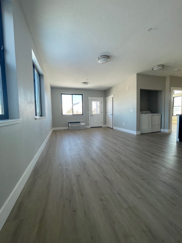 Building Photo - 1910 Strand Ave