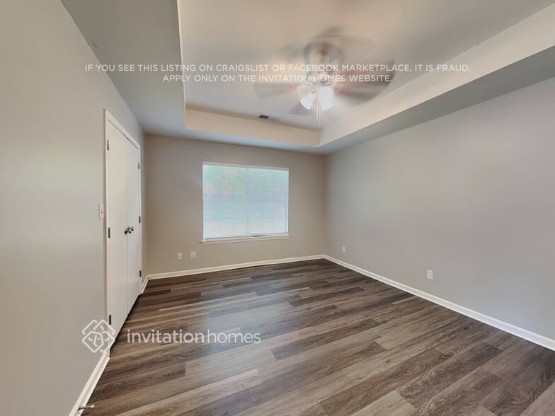 Building Photo - 594 Viking Pl SW