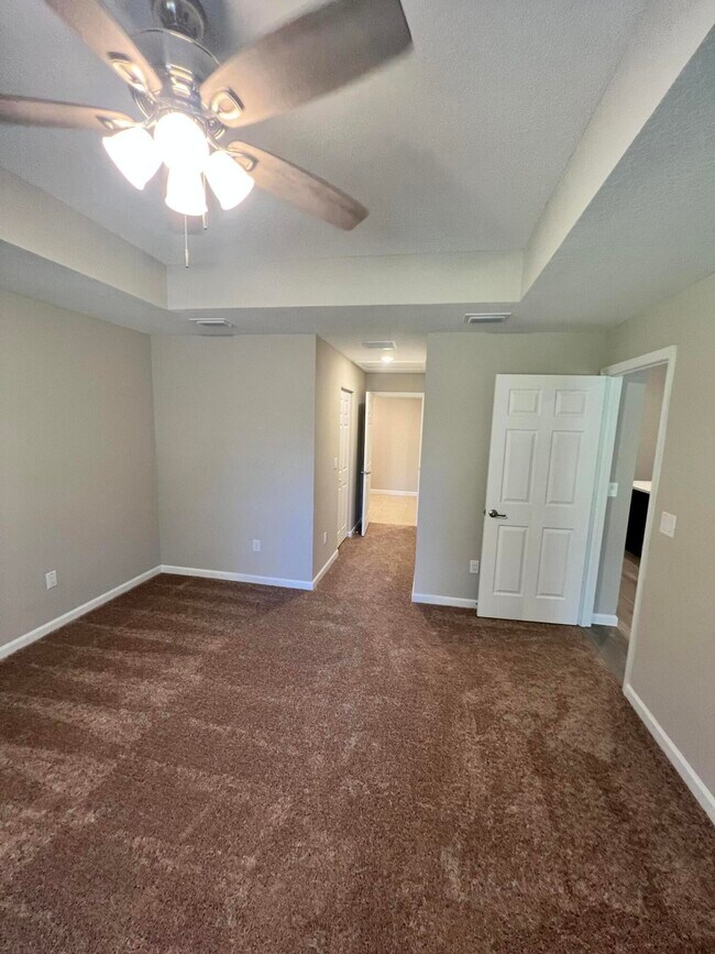 Building Photo - 5951 NW Baynard Dr